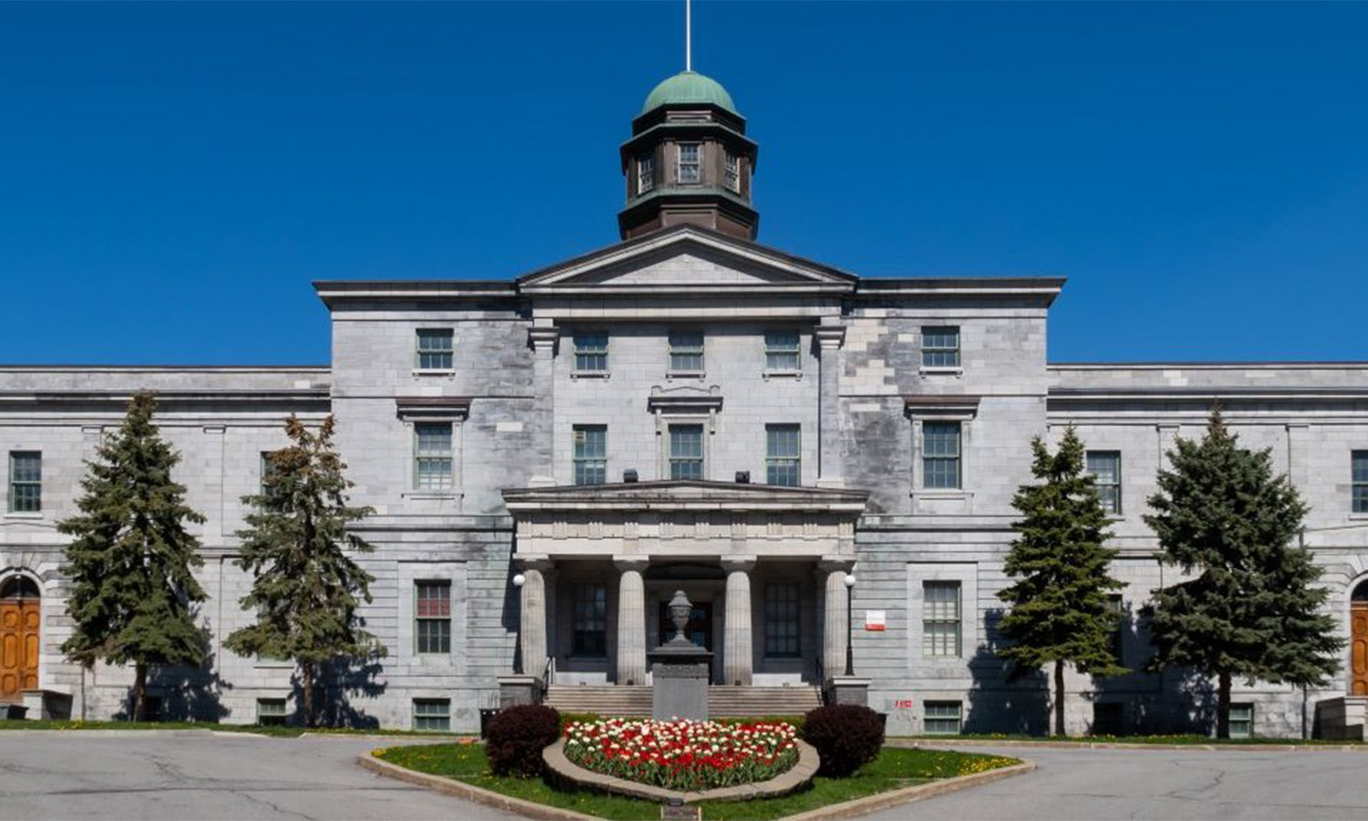 McGill University là một trong những trường đại học cổ kính nhất tại Canada McGill University là một trong những trường đại học cổ kính nhất tại Canada