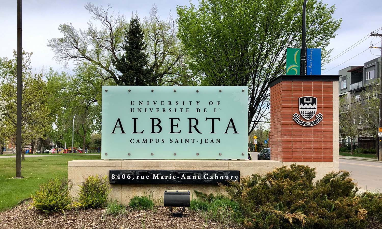 University of Alberta nằm trong 5 trường hàng đầu tại Canada University of Alberta nằm trong 5 trường hàng đầu tại Canada