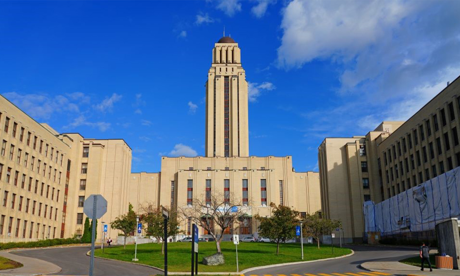 Đại học Montreal (Université de Montréal) là một trong những trường đại học hàng đầu ở Canada và được đông đảo du học sinh Việt Nam hướng tới. Đại học Montreal (Université de Montréal) là một trong những trường đại học hàng đầu ở Canada và được đông đảo du học sinh Việt Nam hướng tới.